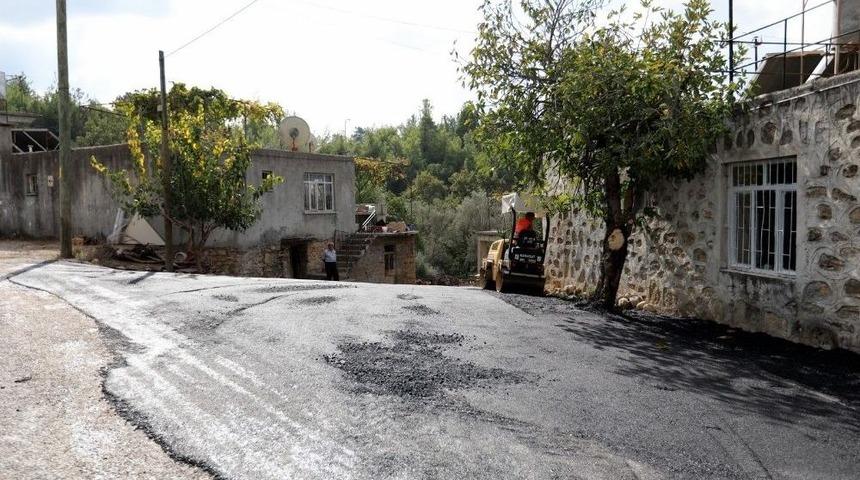 Manavgat Hocalı Mahallesi&rsquo;ne Sıcak Asfalt