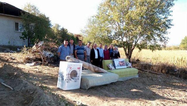 Manisa’da Yangın Mağduru Aileler Yalnız Kalmadı