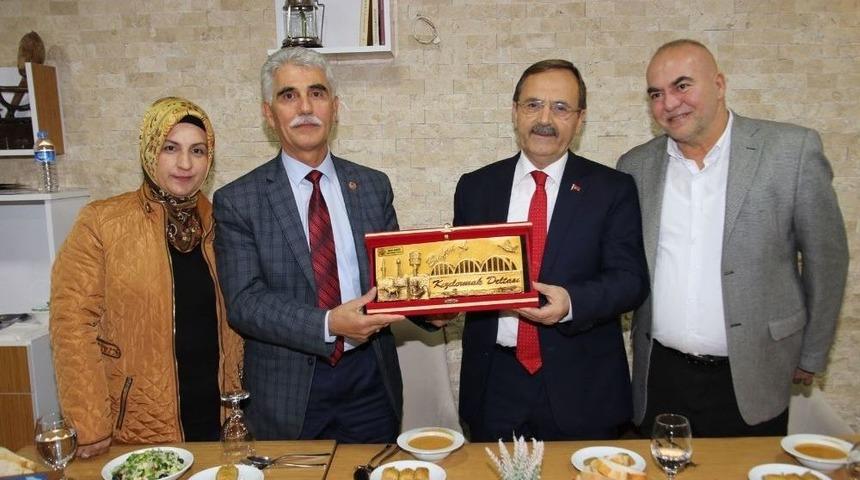 Başkan Şahin Bafra&rsquo;nın Misafirperverliğini G&ouml;sterdi