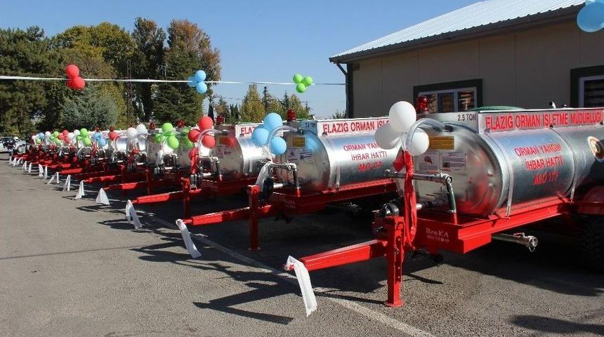 Elazığ&rsquo;da Su Tankeri, Arı Kovanı Ve &Uuml;z&uuml;m Sıkma Makinesi Dağıtıldı