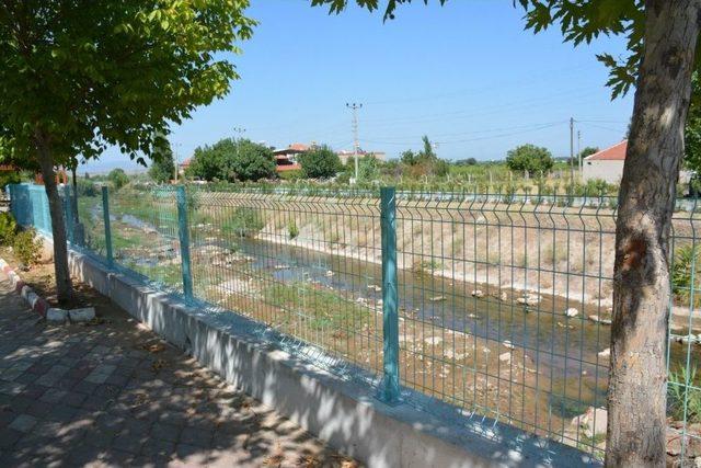 Ahmetli &Ccedil;ayı&rsquo;na 2 Bu&ccedil;uk Kilometrelik Korkuluk 1