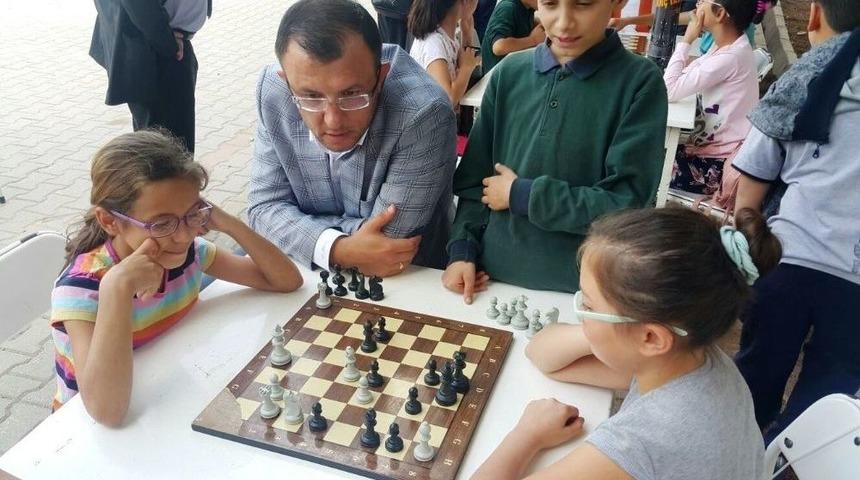 Umurbey Belediyesi 29 Ekim Cumhuriyet Satran&ccedil; Turnuvası Başladı