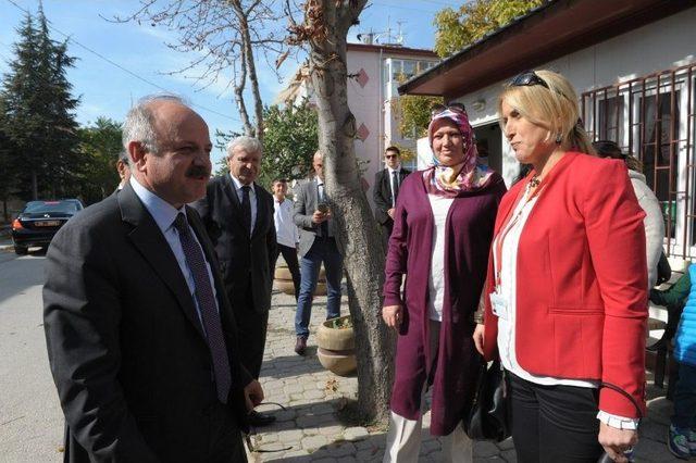 Vali Çakacak, Ertuğrulgazi Mahallesi’ndeydi