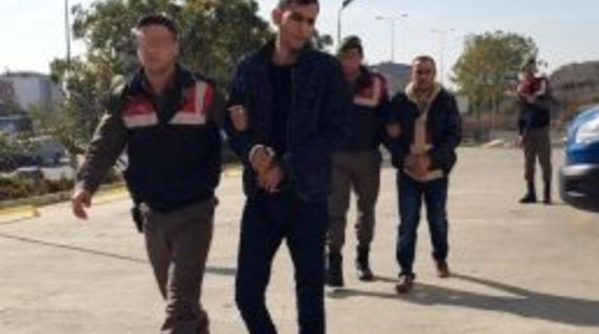 &Ccedil;alıştıkları Fabrikanın Hurdalarını &Ccedil;alarken Yakalandılar