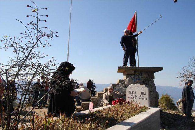 300 Kişi Keremali Zirvesine Yürüdü