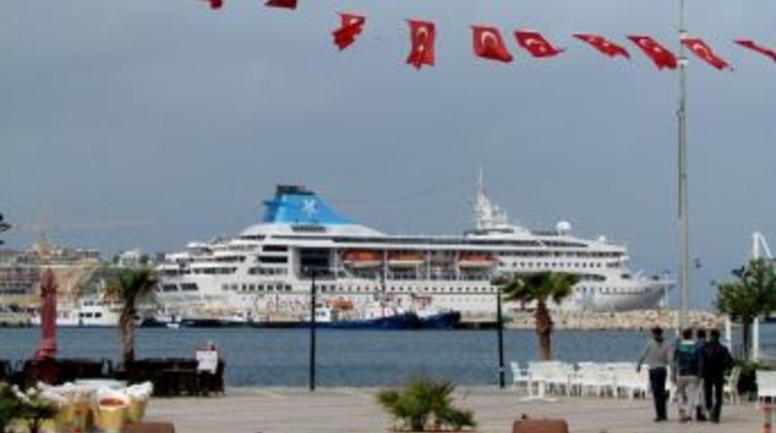 &Ccedil;eşme En &Ccedil;ok Tercih Edilen İkinci Liman Oldu