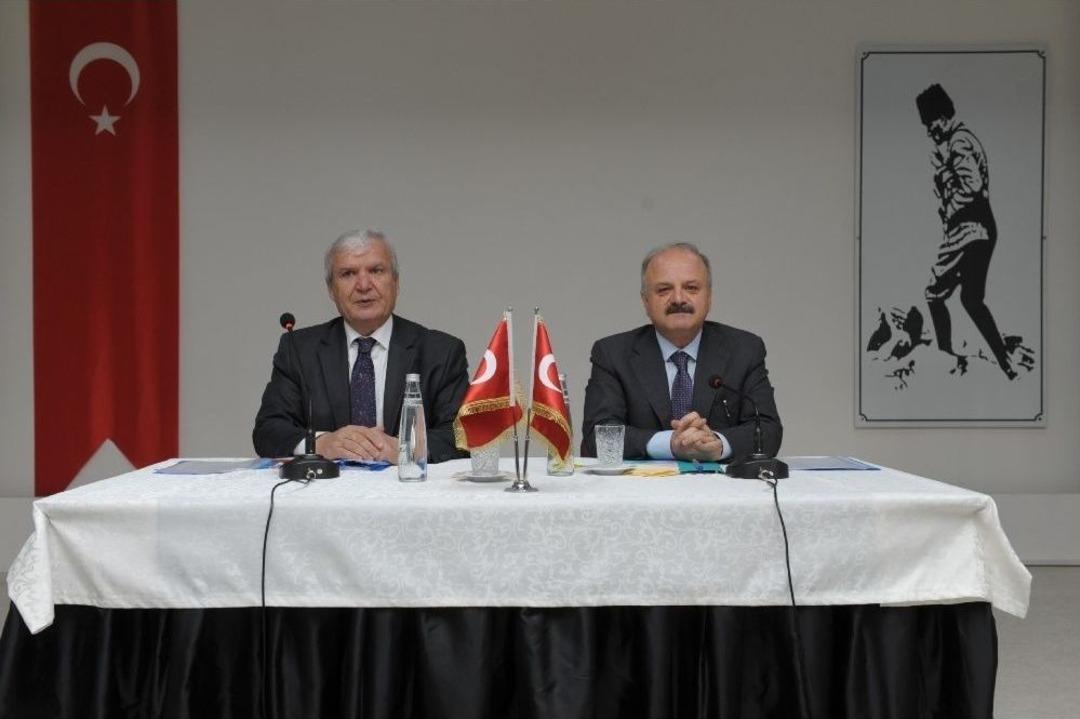 Vali &Ccedil;akacak, Tepebaşı İl&ccedil;e Muhtarlarıyla Bir Araya Geldi