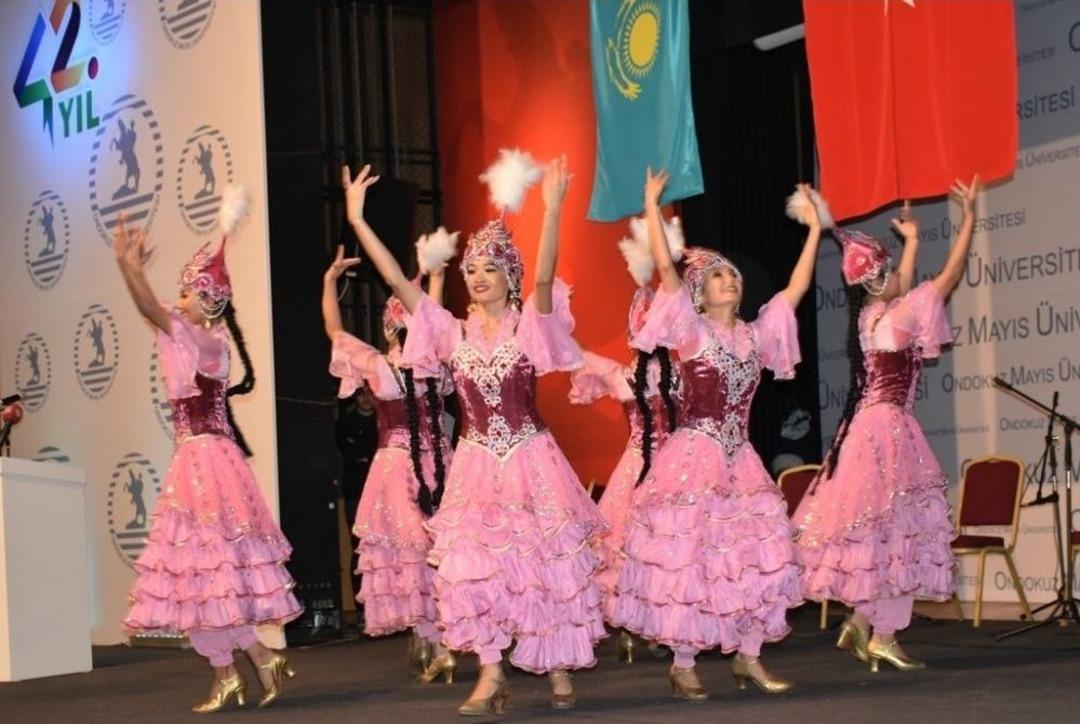 Om&uuml;&rsquo;de Kazakistan R&uuml;zgarı