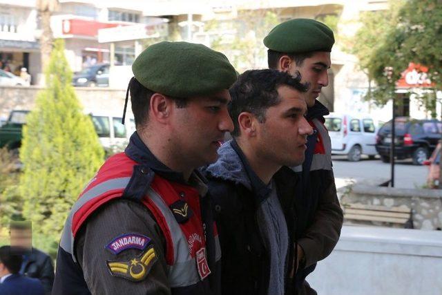 Yoldan Geçen Şahsı Pencereden Av Tüfeğiyle Vurarak Öldürdü