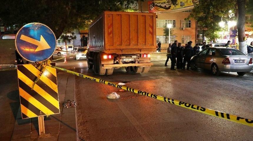 Kamyonun &Ccedil;arptığı Yaşlı Kadın &Ouml;ld&uuml;