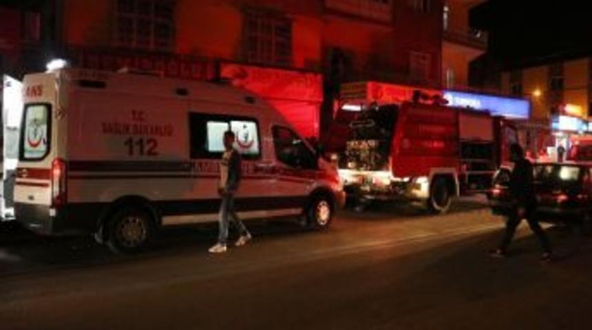 5 Metre Y&uuml;kseklikten D&uuml;şen Gen&ccedil; Kız Ağır Yaralandı