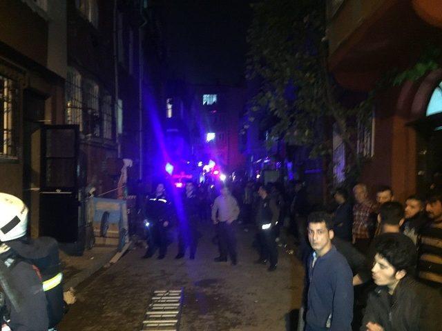 İstanbul&rsquo;da Korkutan Yangında Can Pazarı 1