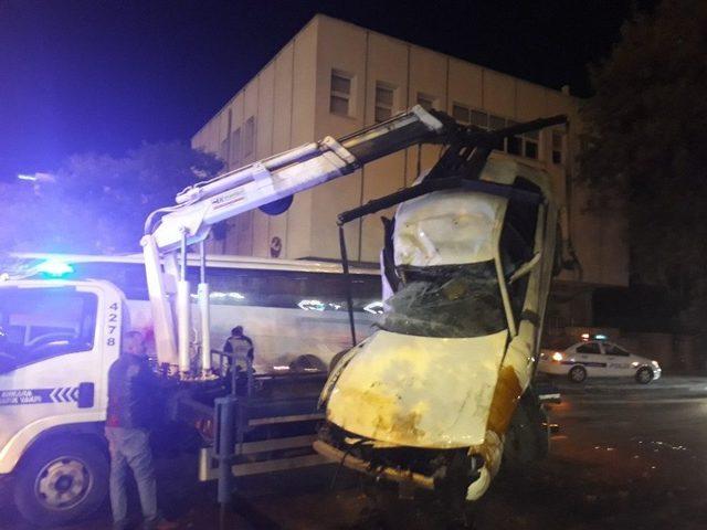 Ankara&rsquo;da Trafik Kazası: 3 Yaralı 2