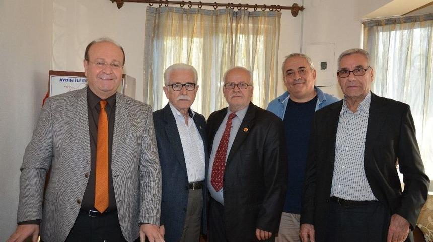 Başkan &Ouml;zakcan, K&ouml;pr&uuml;l&uuml; - Veysi Paşa Mahallesi Aşure Hayrına Katıldı