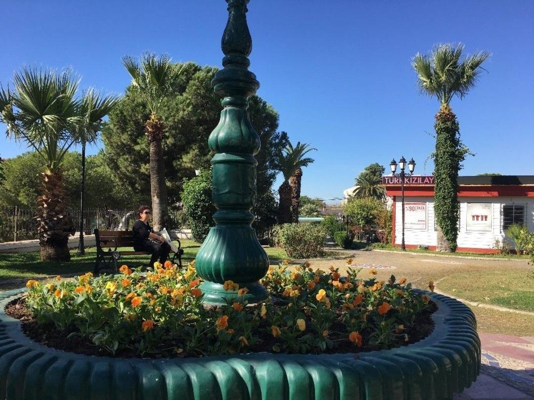 Efeler&rsquo;de Parklar Kışa Hazırlanıyor