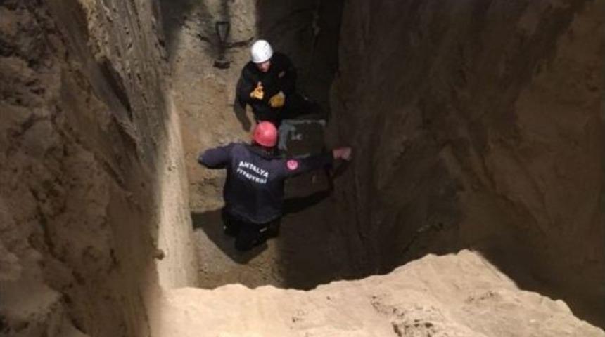 Antalya&rsquo;da Bah&ccedil;e Kazısında G&ouml;&ccedil;&uuml;k: 2 &Ouml;l&uuml;