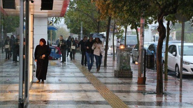 Manisa’da Sağanak Yağış Etkili Oldu