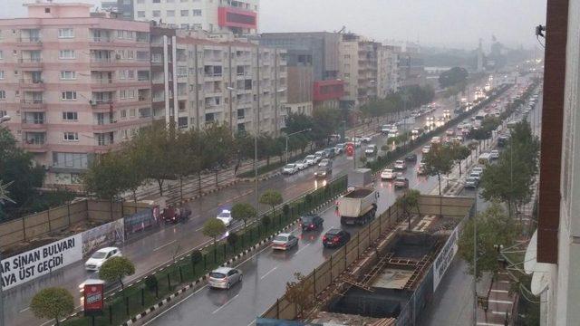 Manisa’da Sağanak Yağış Etkili Oldu