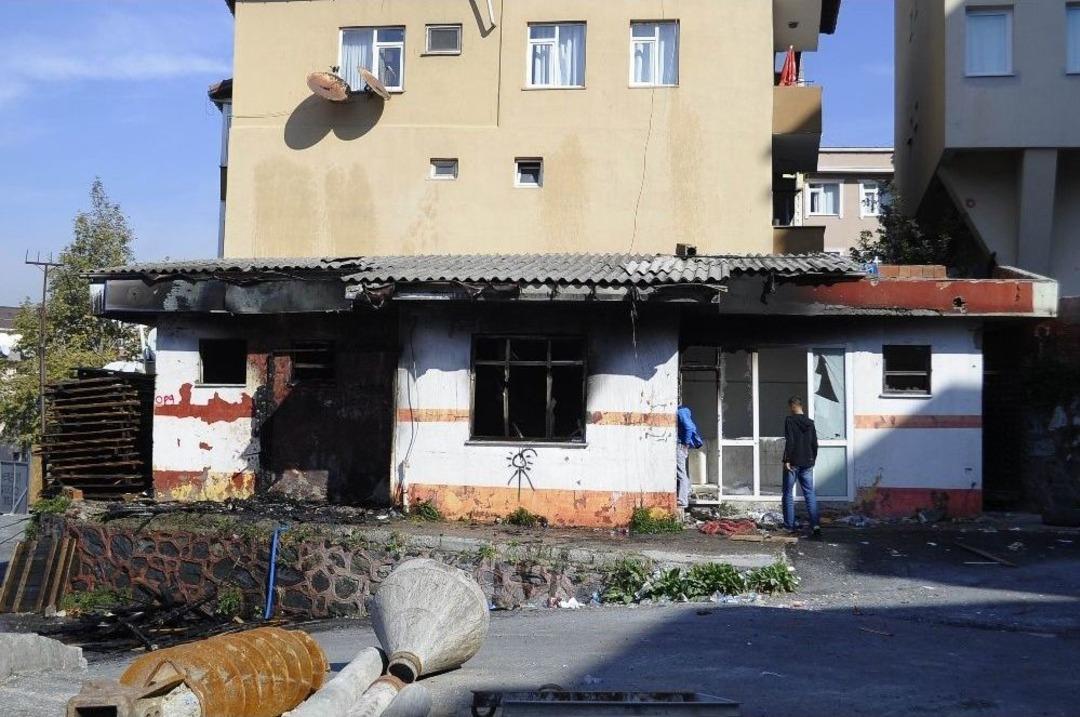 (&ouml;zel Haber) Uyuşturucu Madde Bağımlılarının Yaşadığı Ev Alev Alev Yandı