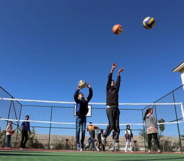 G&uuml;rpınar&rsquo;da Semt Sahası Yapımı 1