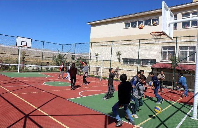 G&uuml;rpınar&rsquo;da Semt Sahası Yapımı 2