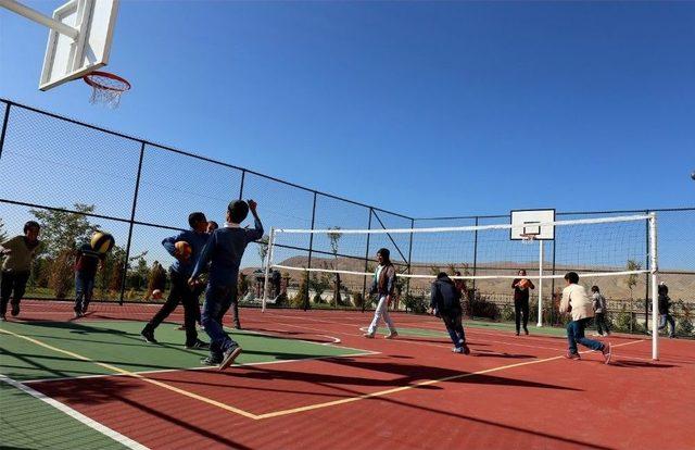 G&uuml;rpınar&rsquo;da Semt Sahası Yapımı 3