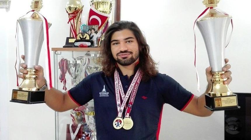 İzmirli Kasparov Cankut&rsquo;tan &Ccedil;ifte Şampiyonluk