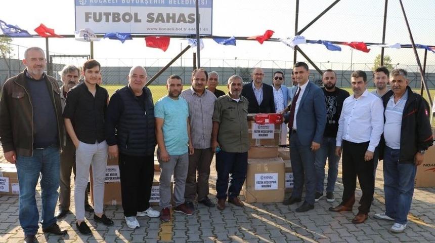 B&uuml;y&uuml;kşehir&rsquo;den Roman Spor Kul&uuml;plerine Malzeme Yardımı