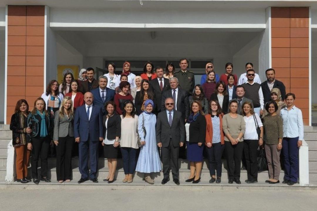 Vali &Ccedil;akacak &Ouml;ğretmenlerle Buluştu