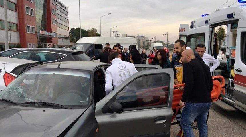 Fatsa&rsquo;da Zincirlime Trafik Kazası: 2 Yaralı
