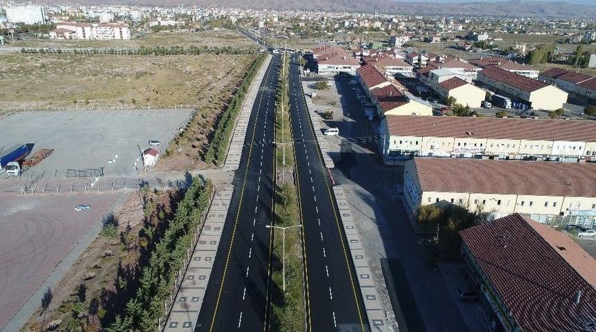 Aksaray&rsquo;da Kaldırımlar, Yollar Ve Alt Yapı Eş Zamanlı Yenileniyor
