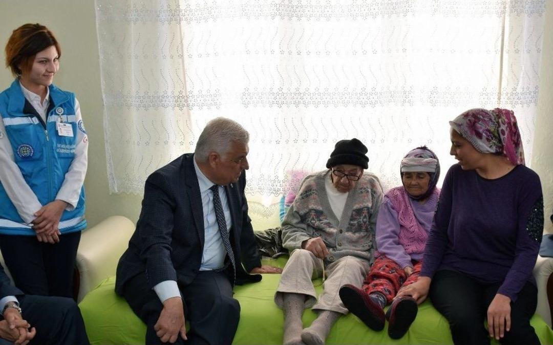 Muğla B&uuml;y&uuml;kşehir Evde Bakım Hizmetleri 11 Bin Haneyi Ziyaret Etti