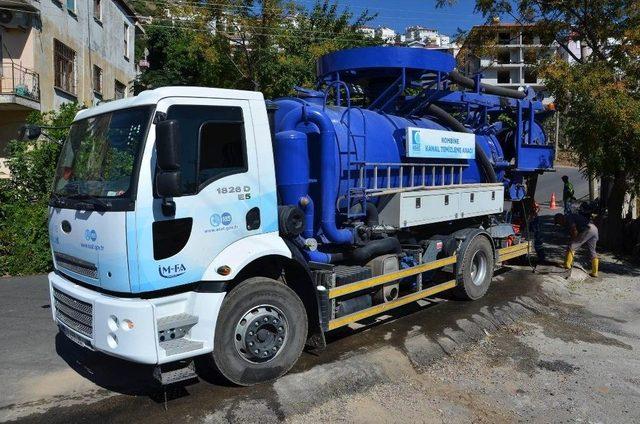 Alanya’da Yağmur Suyu Hatları Temizleniyor