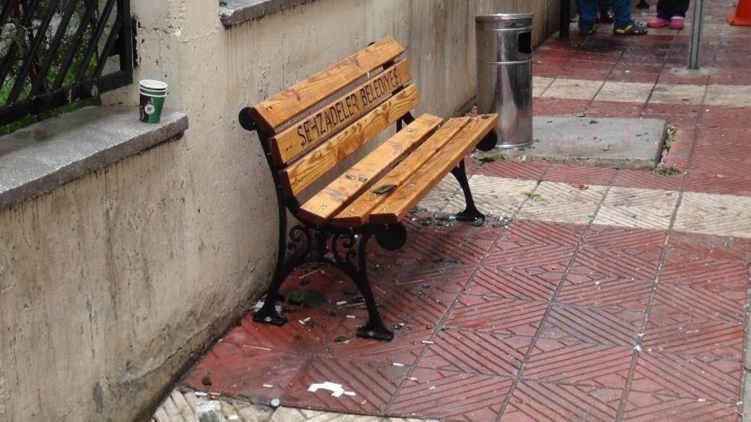 &Ccedil;ay İ&ccedil;en Doktorun Başına Cam Tabaka D&uuml;şt&uuml;