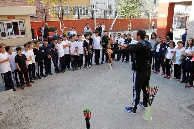 Gaziosmanpaşalı Gençler Okçuluk Eğitimiyle Hedefi 12’den Vuracak