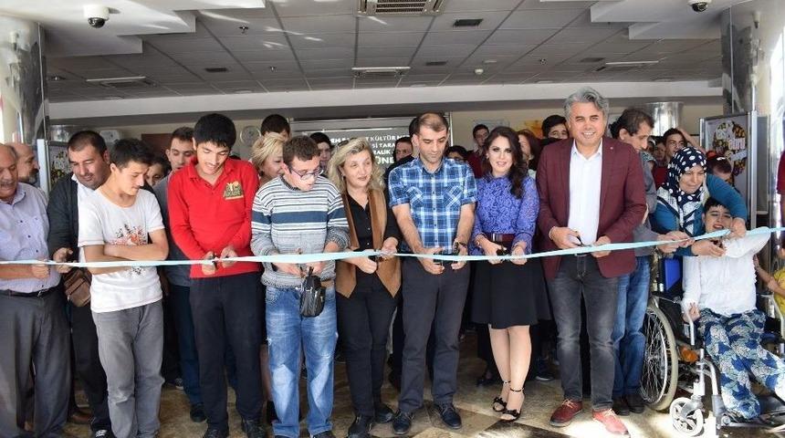 &Ouml;zel &Ouml;ğrencilerden &Ouml;zel Sergi