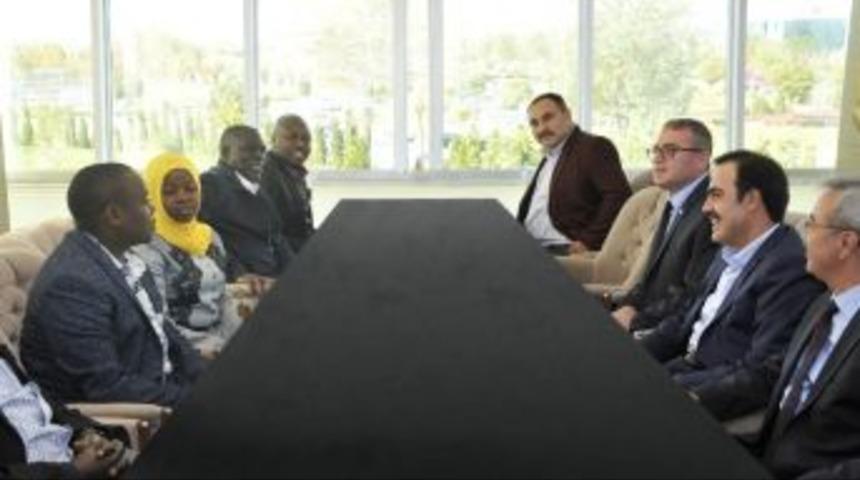 Uganda Su Kaynakları Bakanı Hon Kibuule Ronald, Kto Başkın &Ouml;zt&uuml;rk İle G&ouml;r&uuml;şt&uuml;