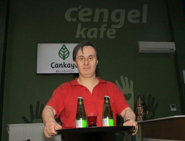 Ç’engel Kafe Arı Gibi Çalışıyor