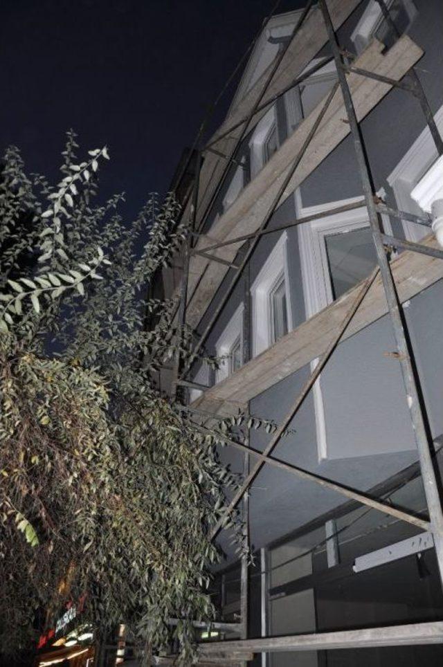 Boya Yaparken 3. Kattan D&uuml;şt&uuml; 1