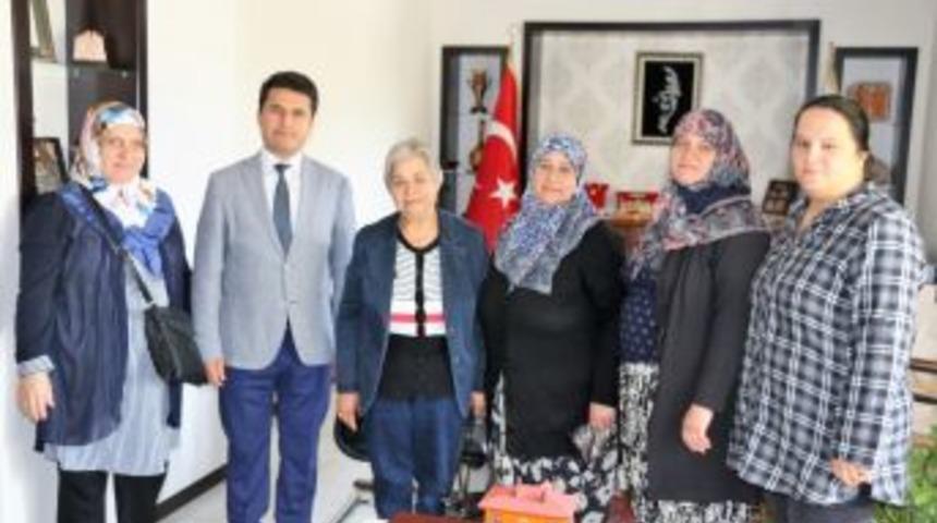 Ak Parti Seyitgazi Kadın Kollarından Kaymakam Cankaloğlu&rsquo;na Ziyaret