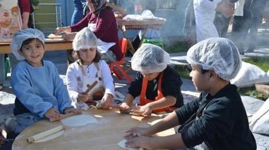 Minik Eller Yufka A&ccedil;tı