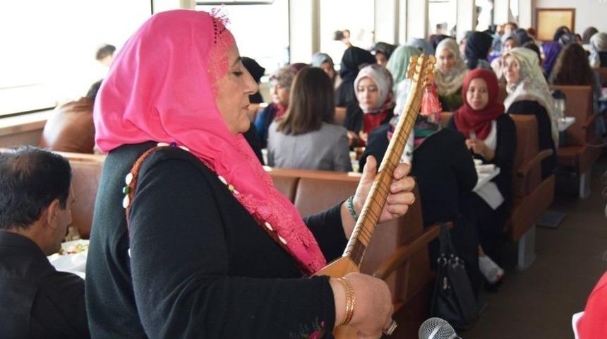 Şair Ve Ozanlardan Gestaş Gemisinde Şiir Ziyafeti