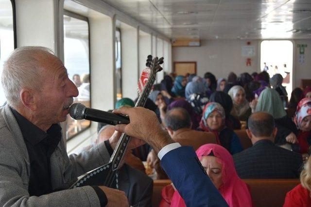 Şair Ve Ozanlardan Gestaş Gemisinde Şiir Ziyafeti