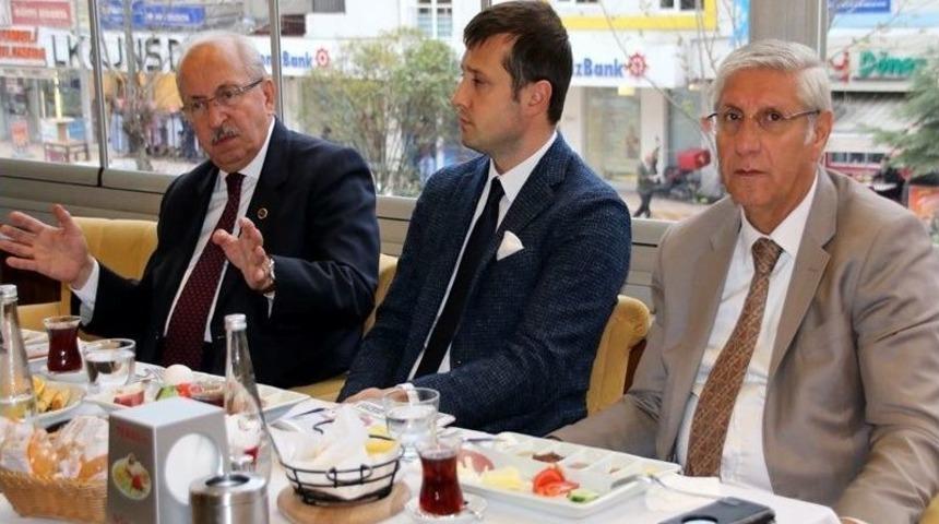 Belediye Başkanları Basın Mensuplarıyla Kahvaltıda Buluştu