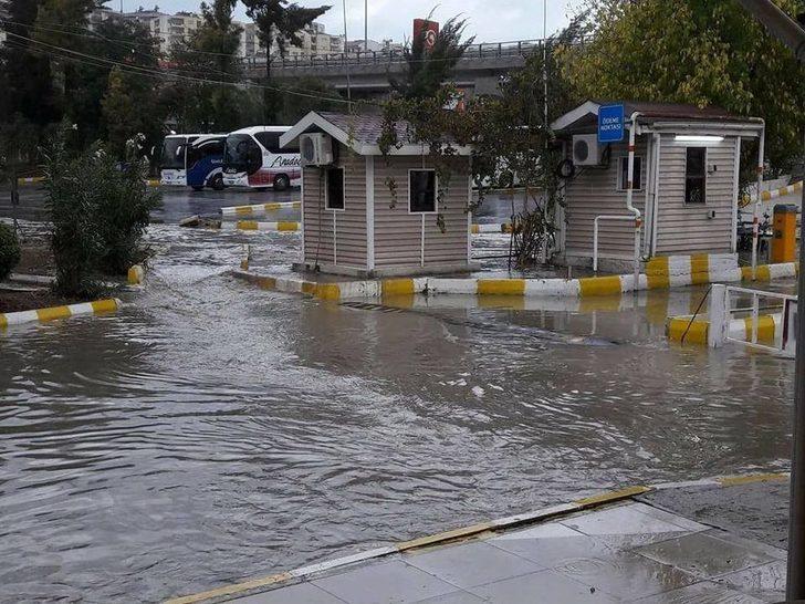 Kuşadası 20 Dakikalık Yağmura Teslim Oldu G1