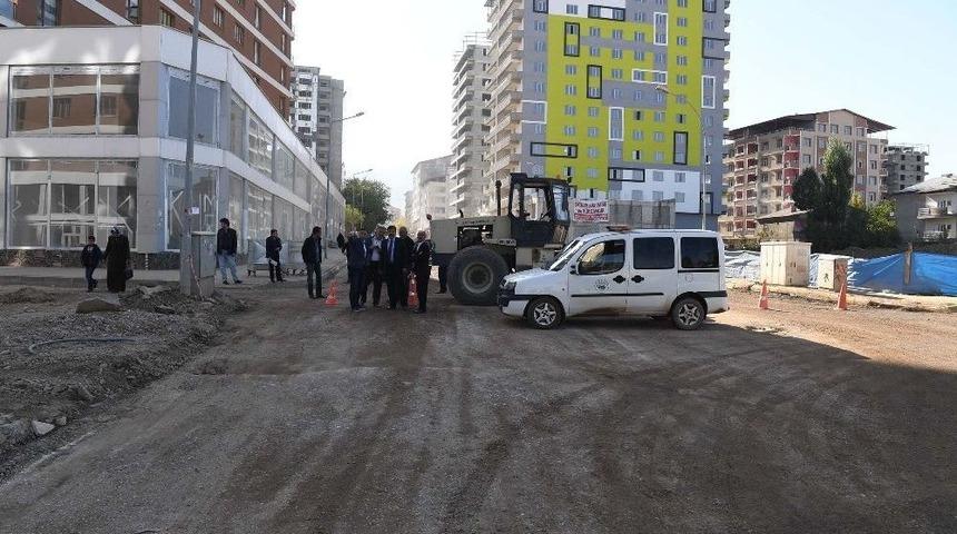 Muş Belediyesi Tahrip Olan Yolları Onarıyor