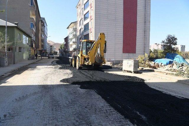 Muş Belediyesi Tahrip Olan Yolları Onarıyor 1