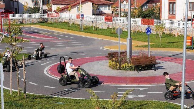 Çocuk Trafik Eğitim Parkında Günde 100 Çocuk Eğitim Görüyor