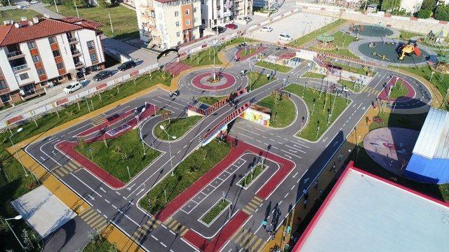 Çocuk Trafik Eğitim Parkında Günde 100 Çocuk Eğitim Görüyor