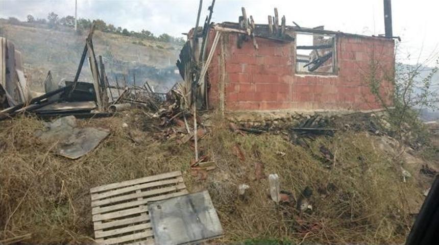 Bilecik&rsquo;te B&uuml;y&uuml;k Ve K&uuml;&ccedil;&uuml;kbaş Hayvan Ahırında Yangın